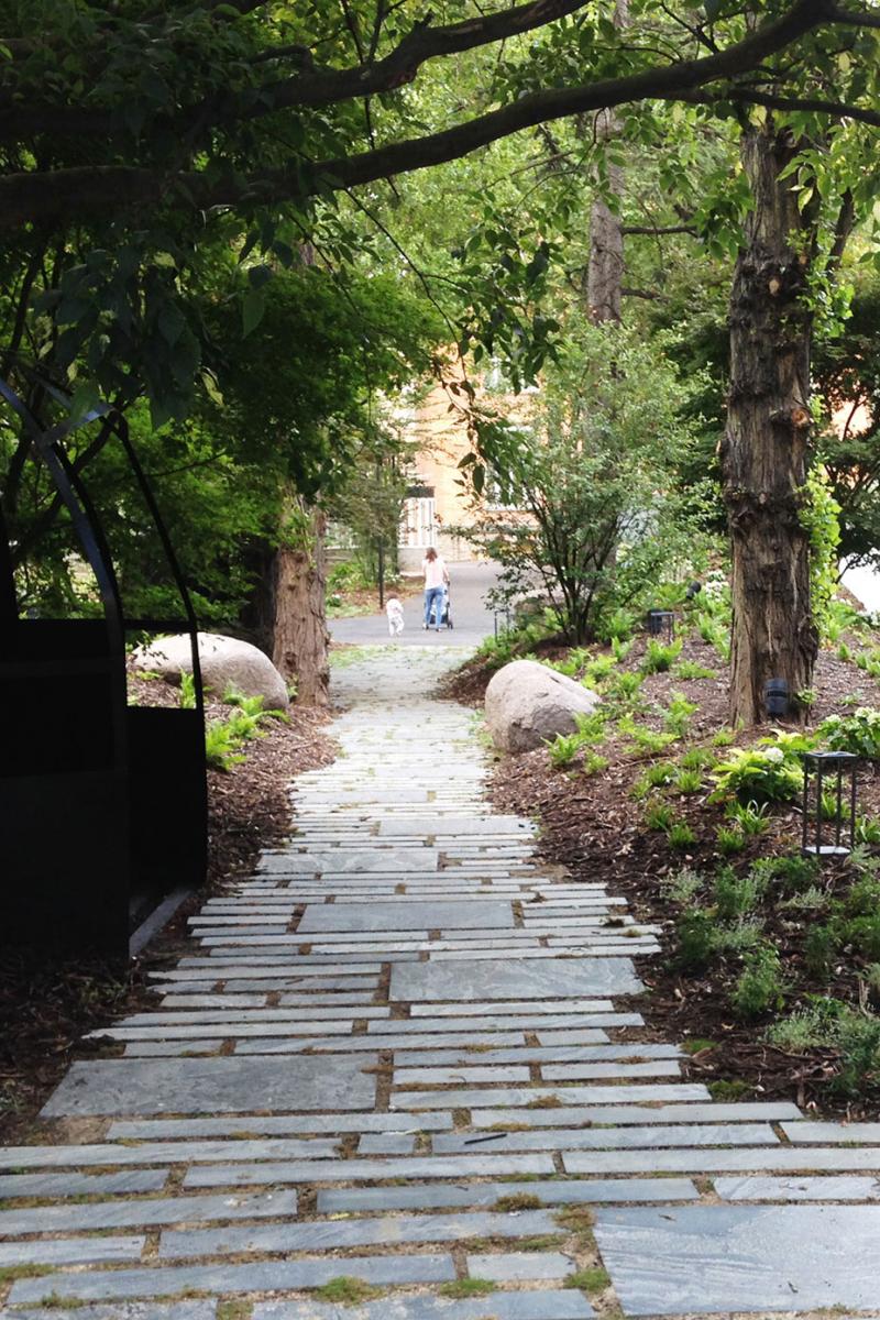 "Clouds": a heart of an islet (Paris 13th arrondissement) that appropriates and revitalizes an existing piece of nature