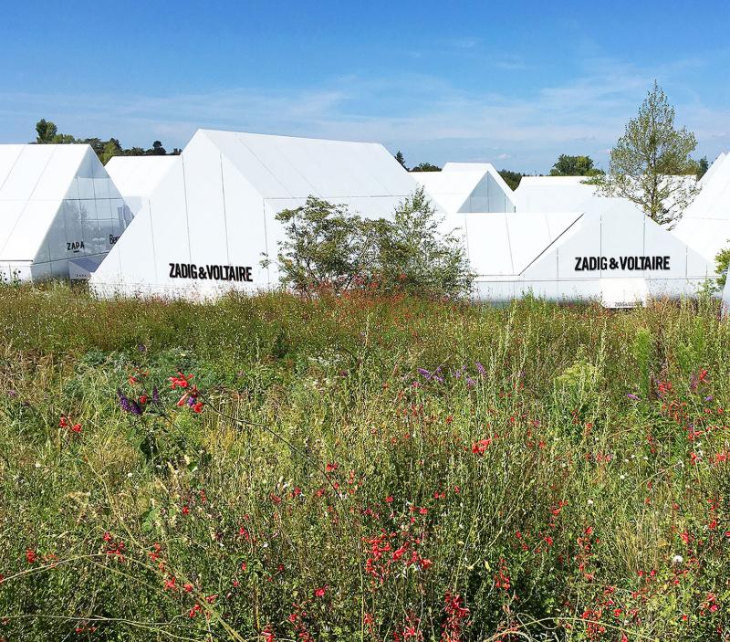 A green roof decorates the peripheral building