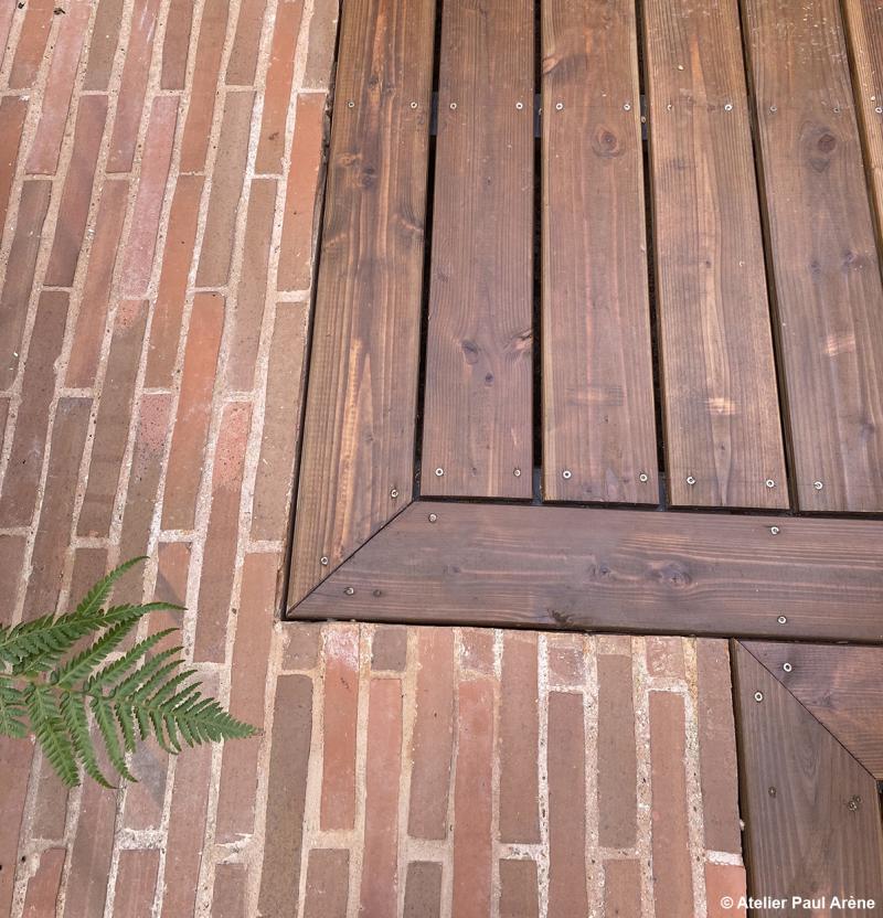 Un sol graphique et chaleureux