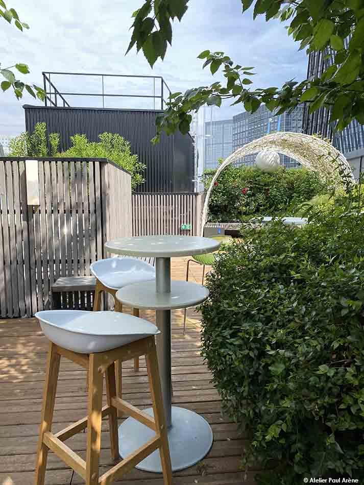 Shaded area for vegetation, conducive to relaxation and conviviality